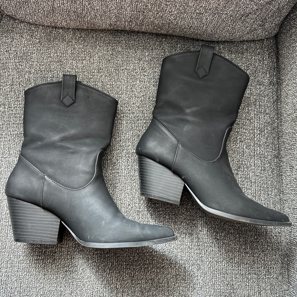 Qupid Black Heeled Ankle Boots